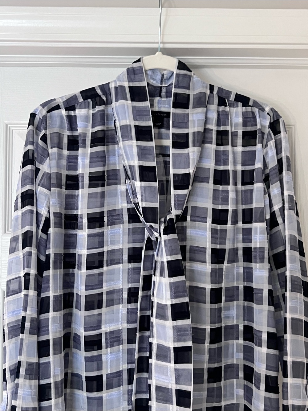 Ann Taylor - Sheer - Plaid - Tie Neck - Blouse -Navy & White